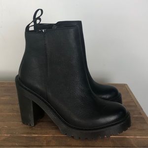 DR MARTENS black leather high heeled chunky ankle boots us women’s size 7